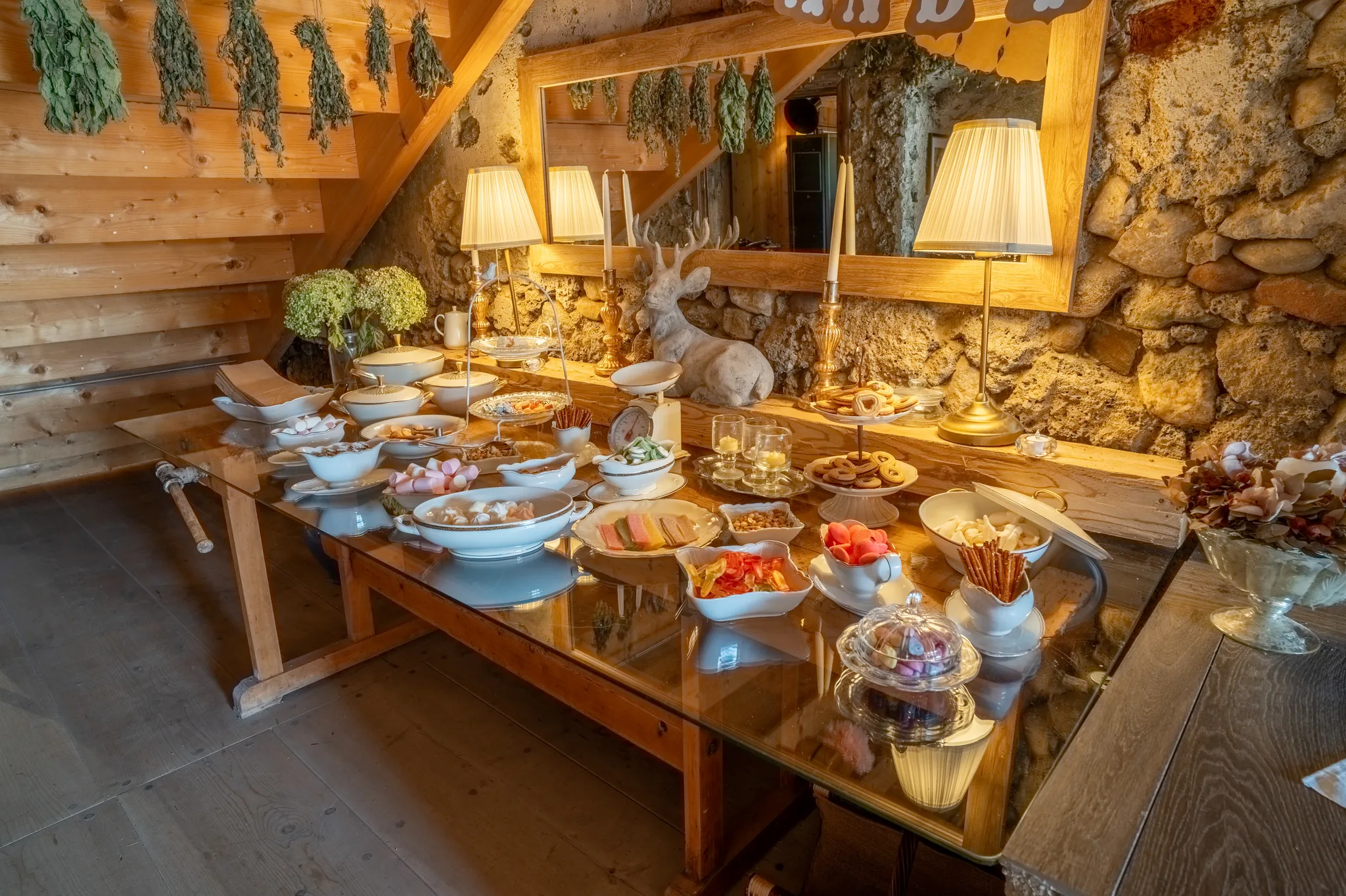 Festliches Buffet für die Weihnachtsfeier im Pitzlloch